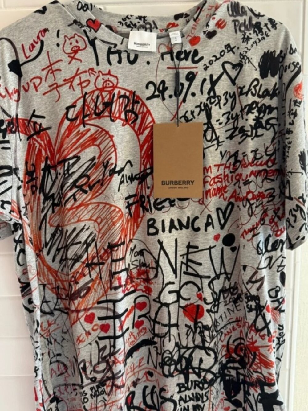 Burberry Doodle Graffiti Heart Print T-shirt.